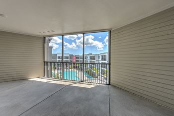 Screened in patio at Pinnacle Apartments, Jacksonville, FL